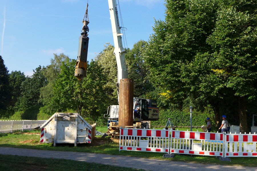 Herstellen eines Pilotbrunnens mittels Seilbagger